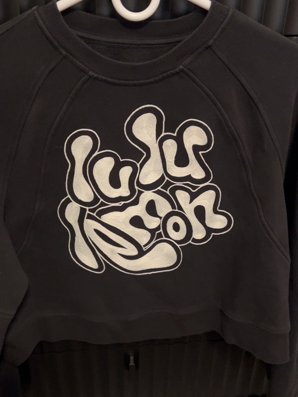 EUC- Lululemon Black Graphic Oversized Embroidered Cropped Scuba sz M/L - Picture 3 of 5